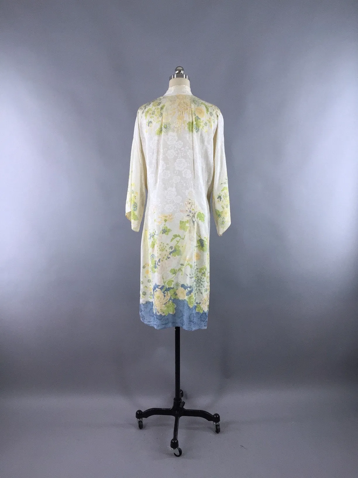 Vintage 1920s-1930s Silk Kimono Robe / White Floral Chinoiserie / Silk Wrapper / Flapper