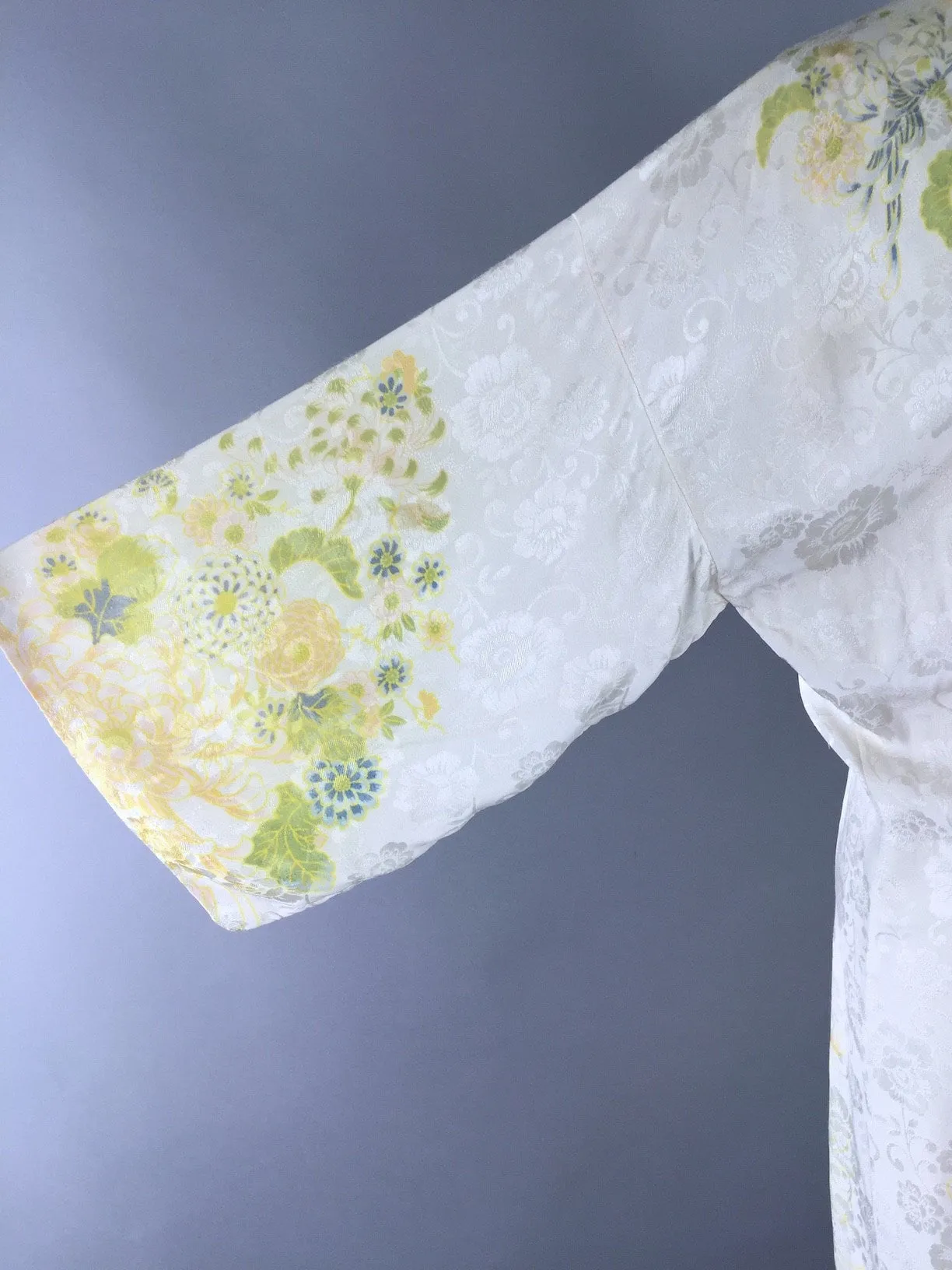 Vintage 1920s-1930s Silk Kimono Robe / White Floral Chinoiserie / Silk Wrapper / Flapper