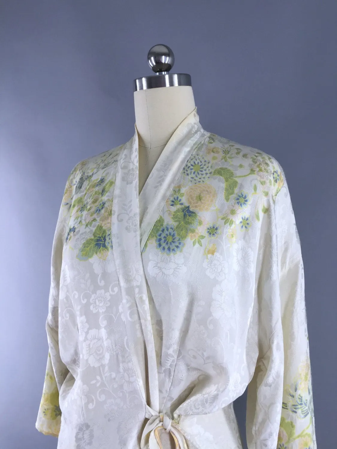 Vintage 1920s-1930s Silk Kimono Robe / White Floral Chinoiserie / Silk Wrapper / Flapper
