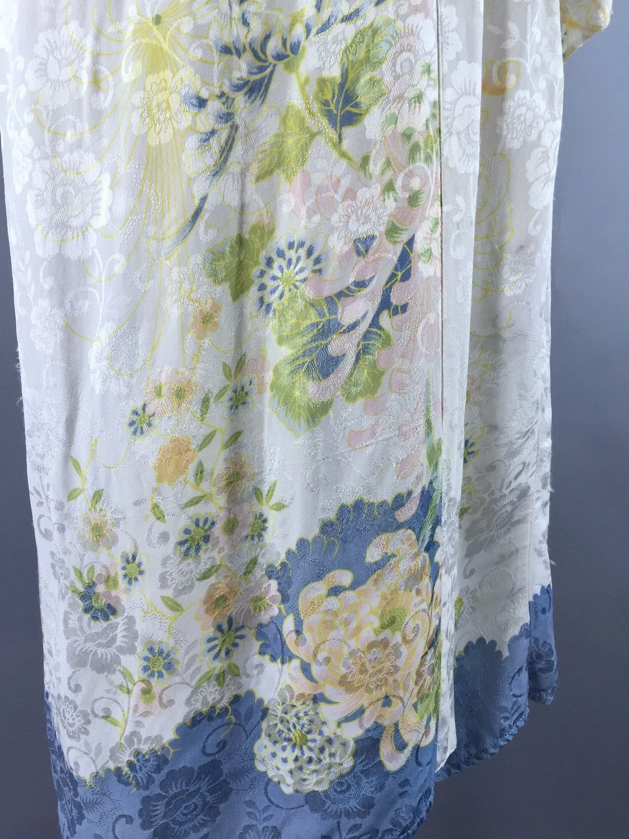 Vintage 1920s-1930s Silk Kimono Robe / White Floral Chinoiserie / Silk Wrapper / Flapper