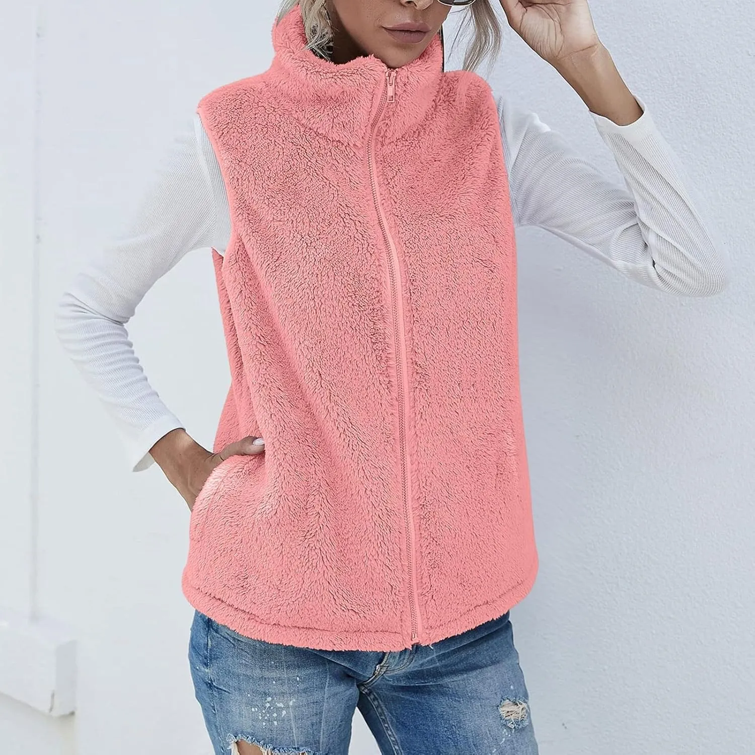 Women Fleece Vest Casual Sleeveless Sherpa Jacket Zip Up Stand Collar Fuzzy Jacket Casual Sherpa Vest with Pocket