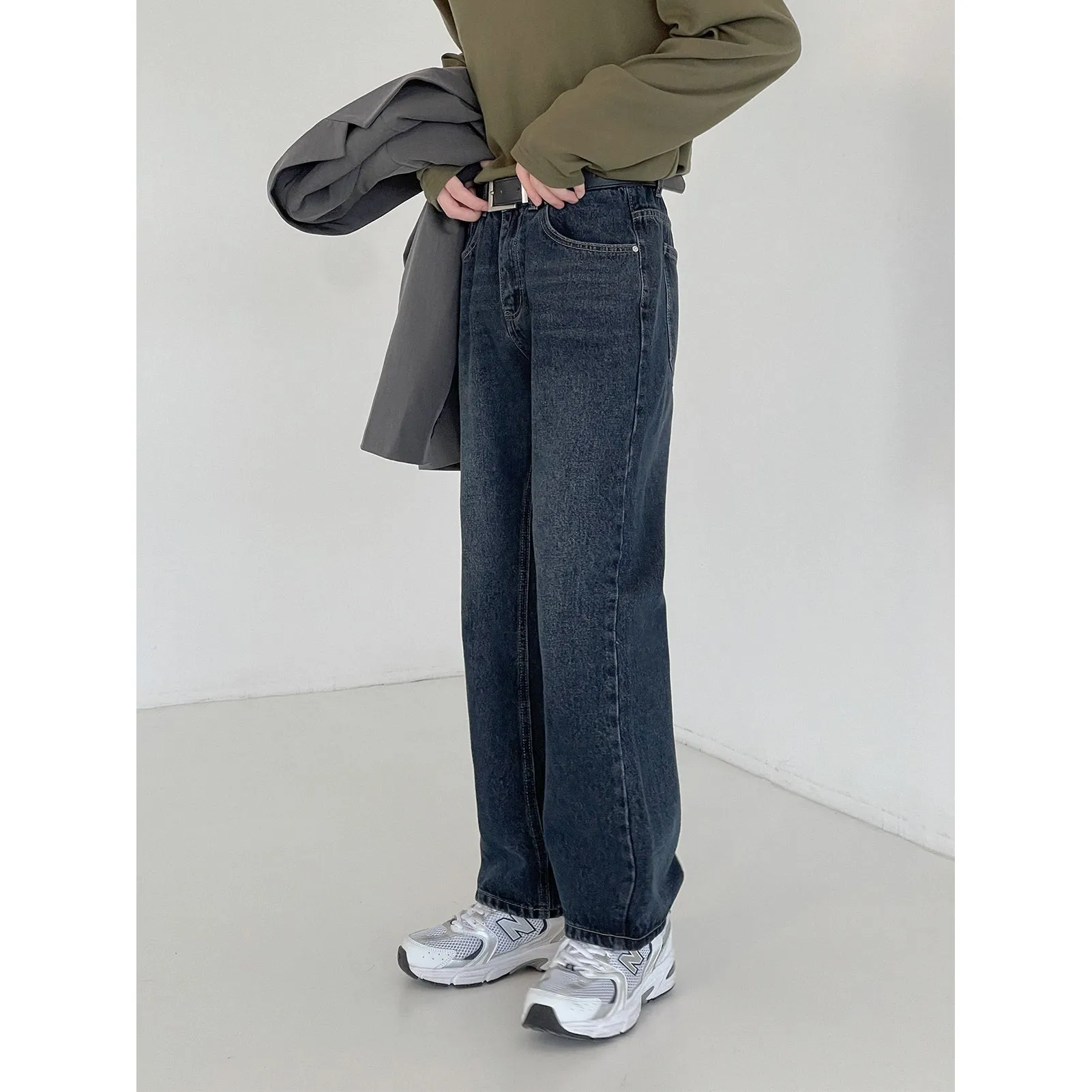 Zhou Bleach Washed Straight Leg Jeans